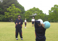 １